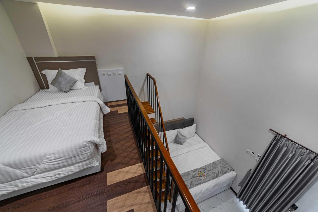 Tree Homestay Mitra Reddoorz Kasri Exterior photo